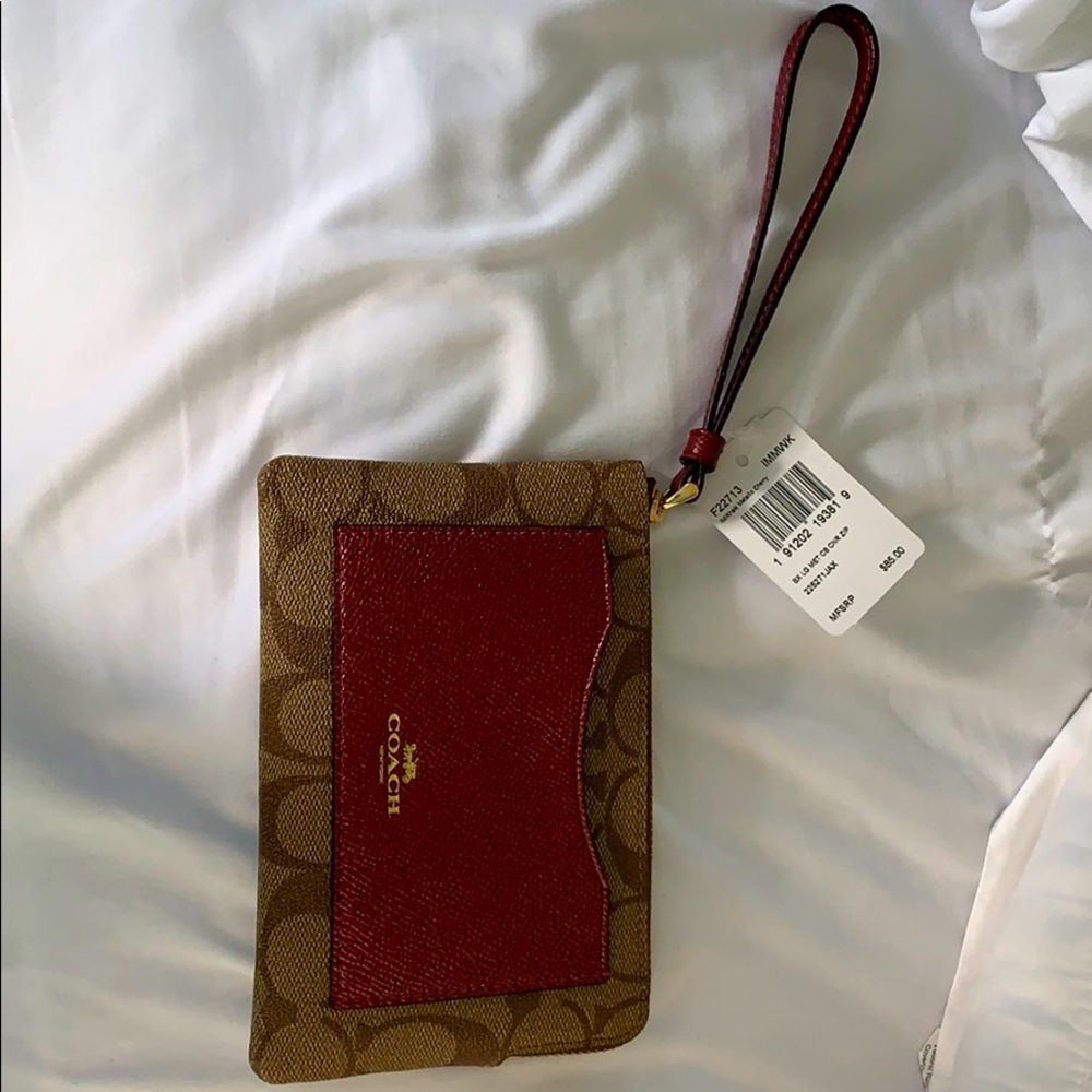 Coin pouch wristlet